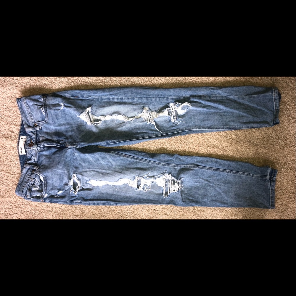 Women’s light blue wash boyfriend jeans